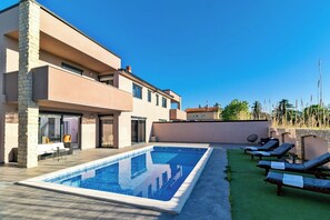 Villa | Exterior