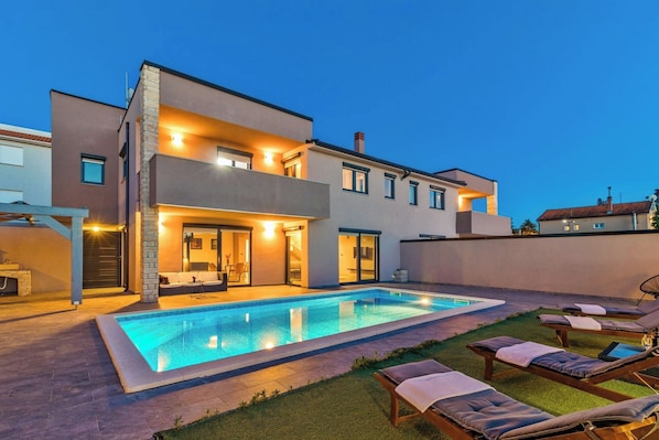Villa | Pool | Indoor pool, outdoor pool