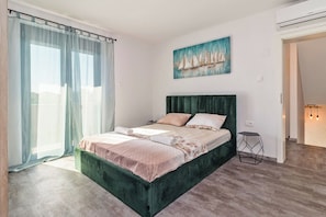 Villa | 4 bedrooms, iron/ironing board