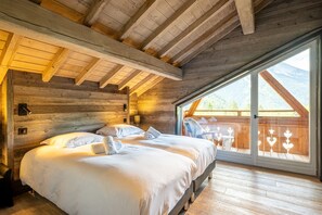 8 bedrooms, iron/ironing board, free WiFi