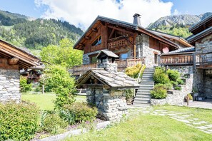Exterior - Chalet 'Camillou' with Mountain View, Private Terrace and Wi-Fi (Champagny-en-Vanoise)