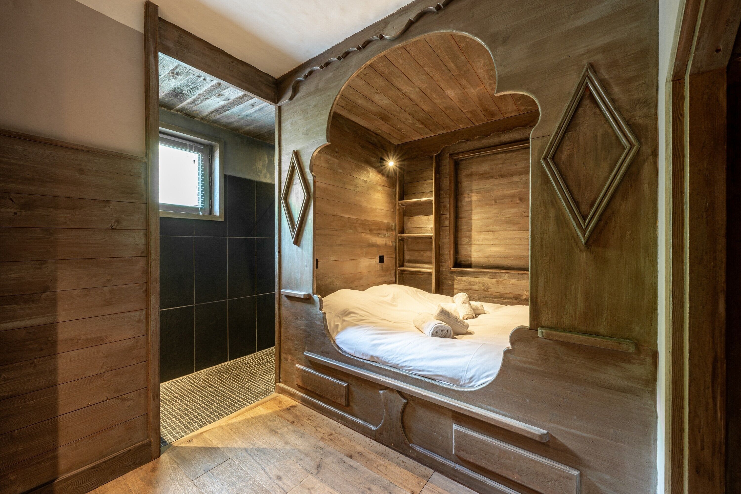 8 chambres, fer et planche à repasser, Wi-Fi gratuit