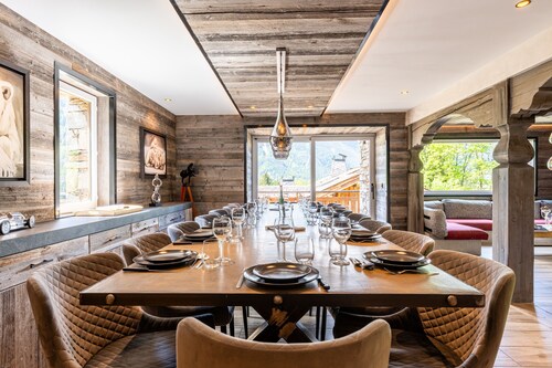Luxuriöses Chalet mit Sauna, privatem Whirlpool, Pool und Spa zur gemeinsamen Nutzung