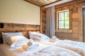 9 bedrooms, iron/ironing board, free WiFi