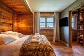 9 bedrooms, iron/ironing board, free WiFi