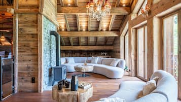 Télévision, cheminée