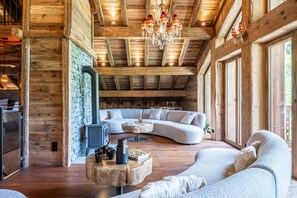 Televisión, chimenea