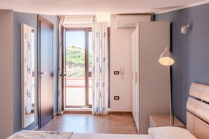 1 bedroom, free WiFi, bed sheets - 'Terrace' Room with Mountain View, Wi-Fi and Air Conditioning (montallegro)