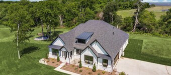 The Perch at Chambers Bay - Spacious, new 4 Bedroom with sweeping lake views