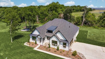 The Perch at Chambers Bay - Spacious, new 4 Bedroom with sweeping lake views