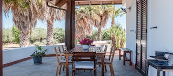 Apartamento 'Con Veranda E Cucina' con vistas a la montaña, Wi-Fi y aire acondicionado