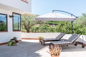 Terrace/patio - 'Veranda' Room with Mountain View, Wi-Fi and Air Conditioning (montallegro)