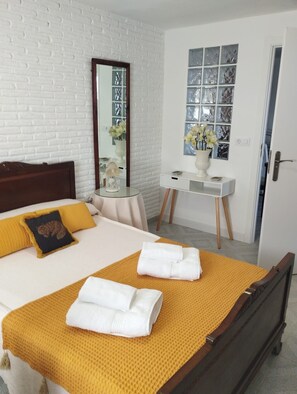 5 bedrooms, iron/ironing board, free WiFi, bed sheets - Chalet El Paraíso with Sea Views, Private Terrace and Wi-Fi (Laguna del Portil/Huelva)