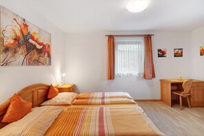 2 dormitoris, planxa i posts de planxar, wifi gratuïta i roba de llit 