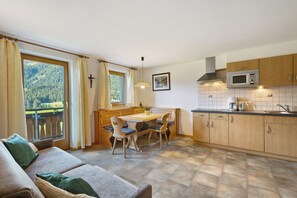 Interior - Apartment 'Fichte' with Mountain View, Private Garden and Wi-Fi (Ridanna)