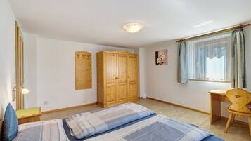 1 dormitorio, tabla de planchar con plancha, wifi gratis y ropa de cama