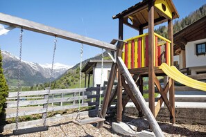 Children's area - Apartment 'Fichte' with Mountain View, Private Garden and Wi-Fi (Ridanna)