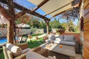 Villa | Balcony - Villa Katherine With Pool and Game Room (Gracisce)