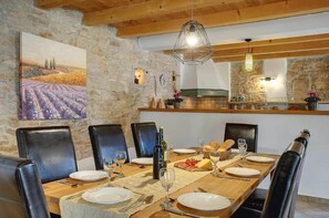 Villa | Dining - Villa Katherine With Pool and Game Room (Gracisce)