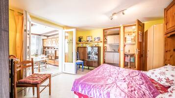 1 chambre, fer et planche à repasser, Wi-Fi gratuit, draps fournis