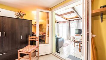 1 bedroom, iron/ironing board, free WiFi, bed sheets