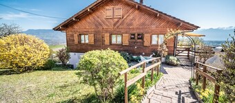 Apartment "Charmant" with Mountain View, Private Terrace and Wi-Fi