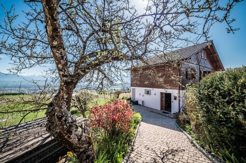 Appartement "Charmant" mit Bergblick, privater Terrasse und WLAN