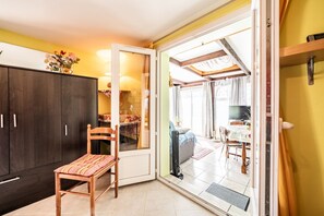 1 habitación, tabla de planchar con plancha, wifi gratis y ropa de cama 