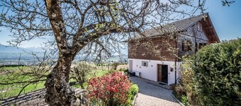 Apartment "Charmant" with Mountain View, Private Terrace and Wi-Fi