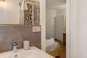 تجهيزات دش، مجففات شعر، مناشف