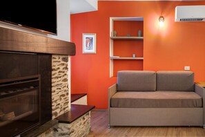 Télévision, cheminée