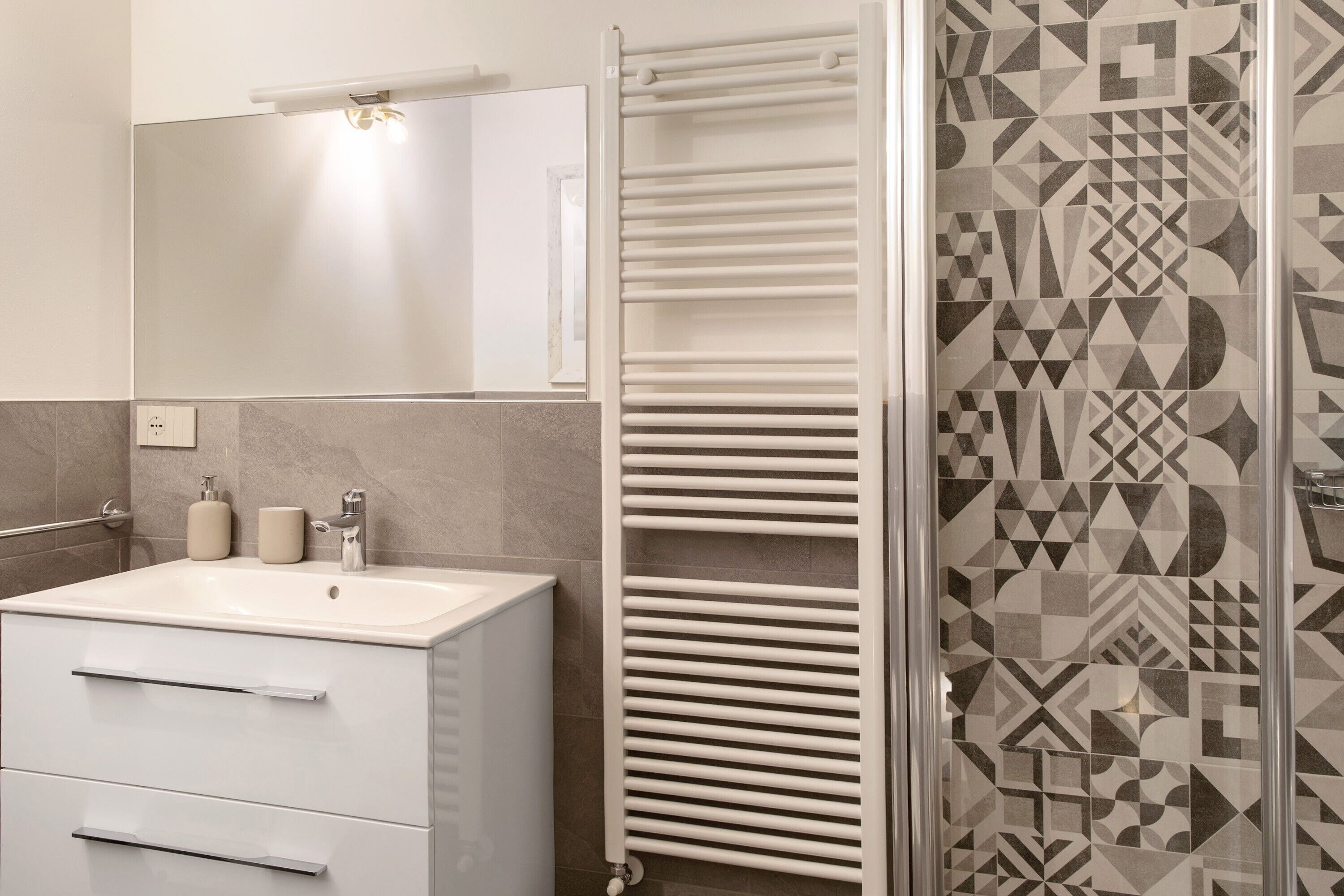 Dusch, hårtork och handdukar