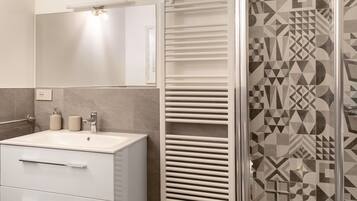 Dusch, hÄrtork och handdukar