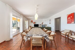 Interior - Holiday Home 'Roselles' with Sea View, Private Pool and Wi-Fi (Lloret de Mar)