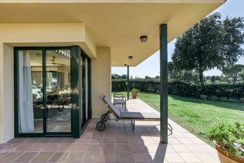 Villa 'Luxury Golf Villa Torremirona' with Mountain View, Wi-Fi and Air Conditioning