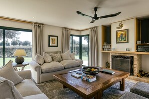 TV, fireplace, DVD player, stereo