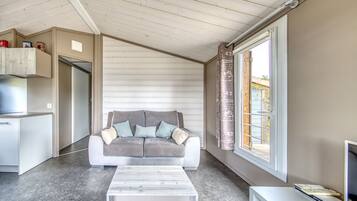 TV, mesa de pingue-pongue