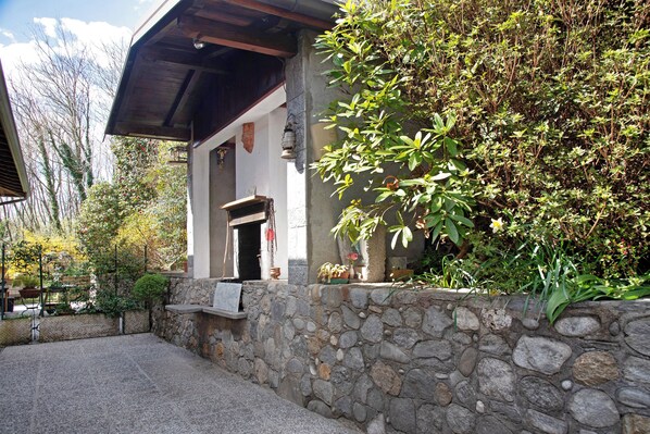 Terrace/patio - Holiday Home 'Pier' with Lake View, Wi-Fi and Air Conditioning (Laveno Mombello)