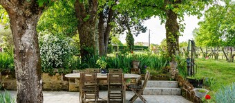 Authentic Stay at Château Vieux Mougnac: Organic Vineyard, Saint-Emilion, Wine & Relaxation