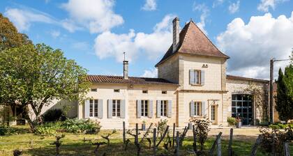 Séjour Authentique au Chùteau Vieux Mougnac : Domaine Viticole Bio, Saint-Emilion, Vins & Détente