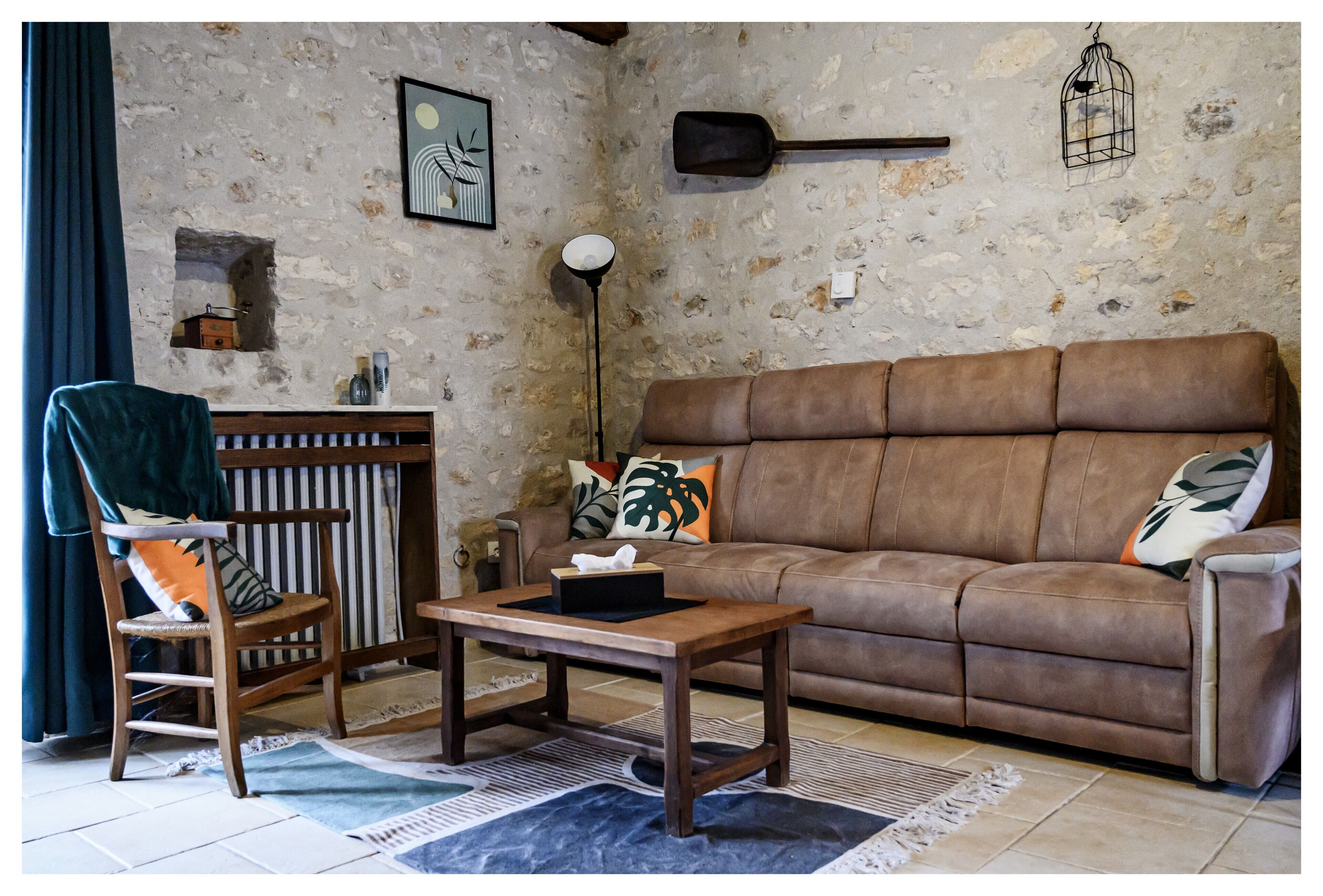 Een televisie en een tafeltennistafel