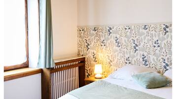 4 slaapkamers, een strijkplank/strijkijzer, gratis wifi, beddengoed