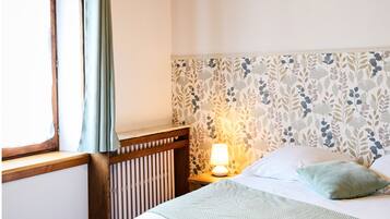 4 bedrooms, iron/ironing board, free WiFi, bed sheets