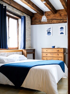 4 habitaciones, tabla de planchar con plancha y wifi gratis 