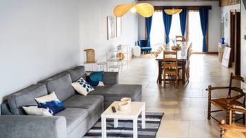 TV, mesa de pingue-pongue