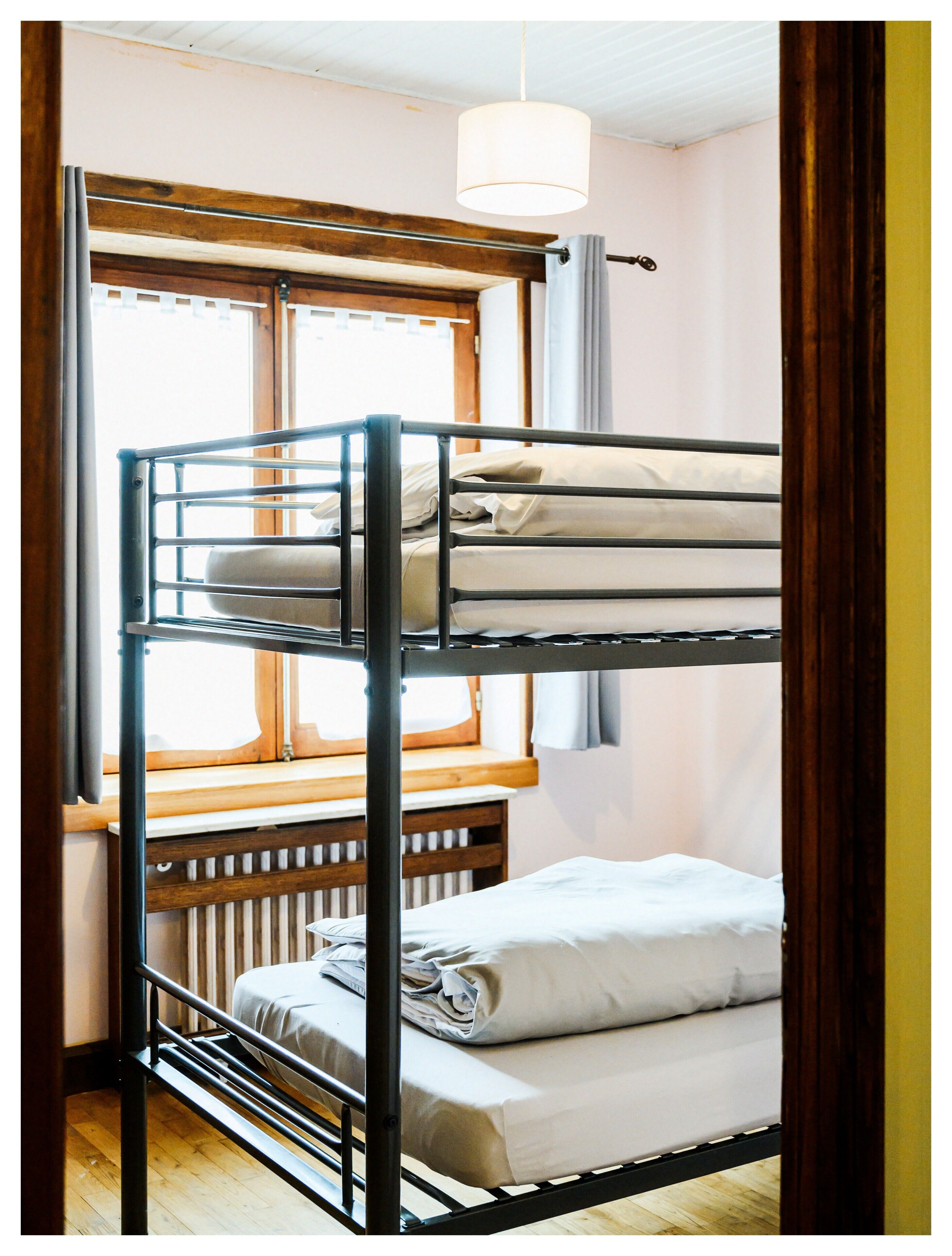 4 slaapkamers, een strijkplank/strijkijzer, gratis wifi, beddengoed