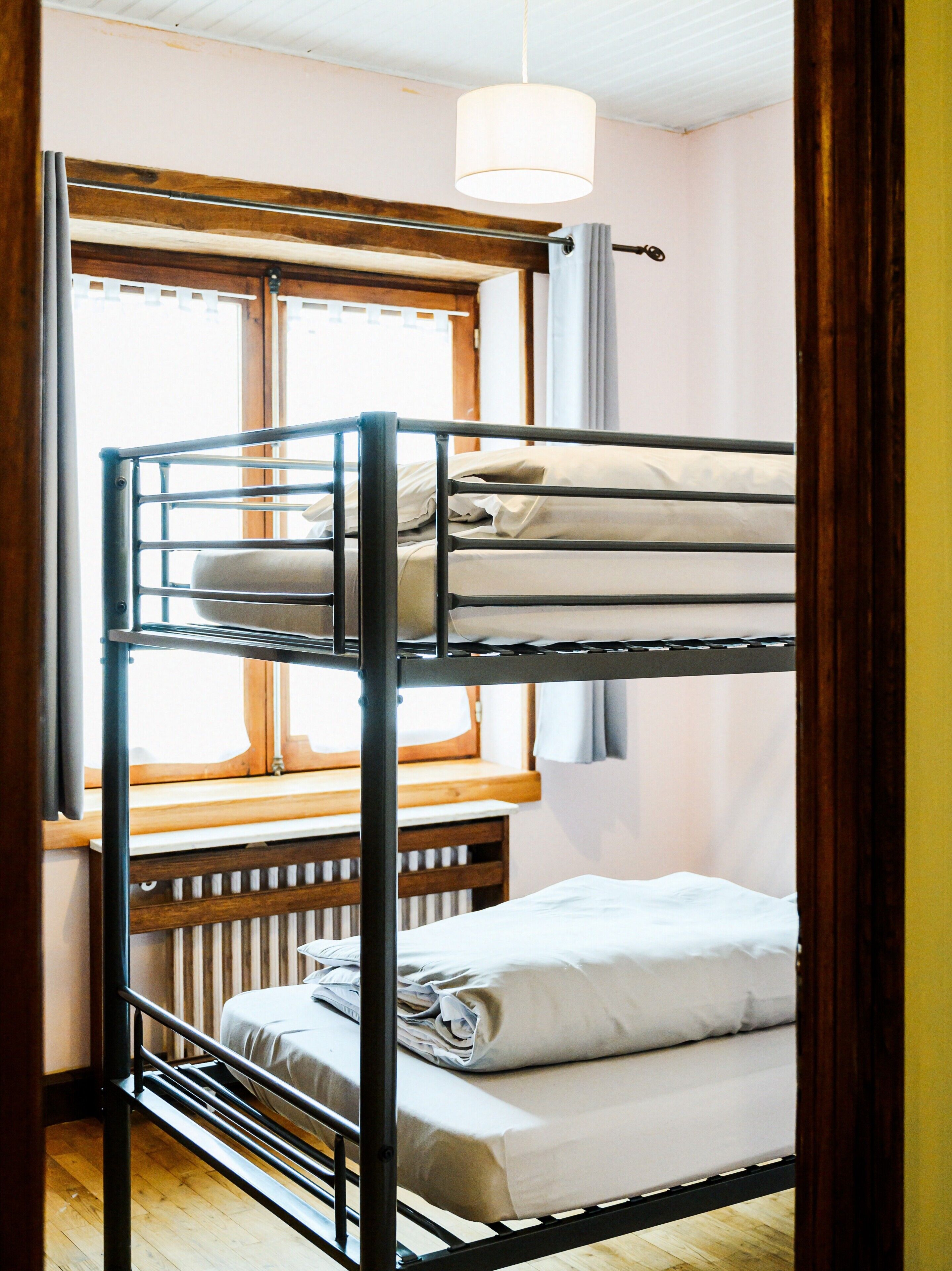 4 habitaciones, tabla de planchar con plancha y wifi gratis 