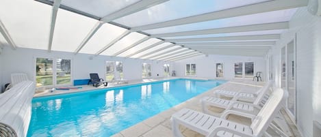 Piscine intérieure, piscine chauffée