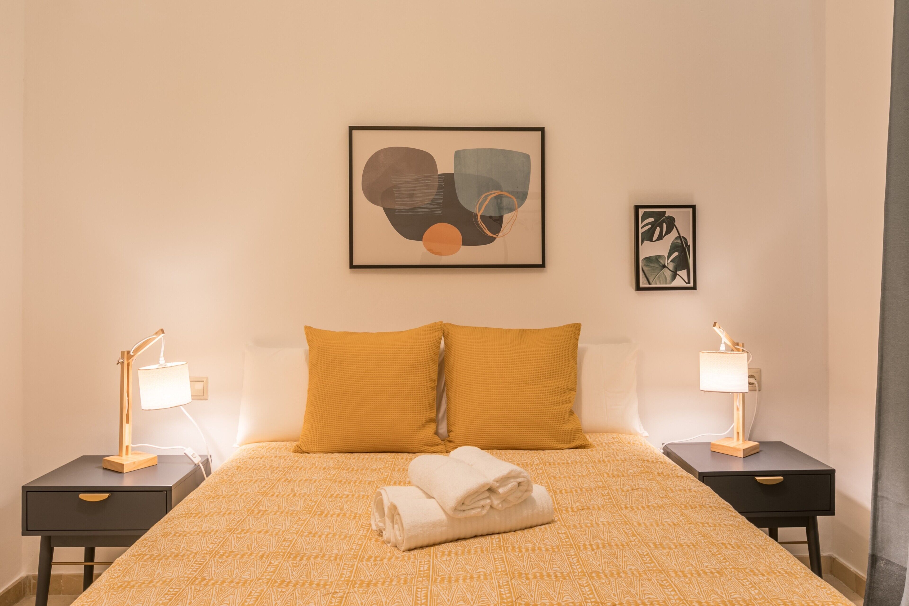 1 slaapkamer, een strijkplank/strijkijzer, gratis wifi, beddengoed