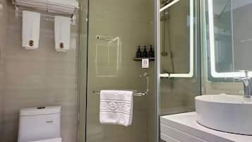 Basic Double Room | Bathroom | Shower, rainfall showerhead, free toiletries, hair dryer